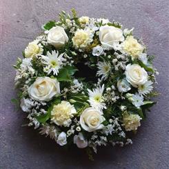 Classic Cream Wreath W173