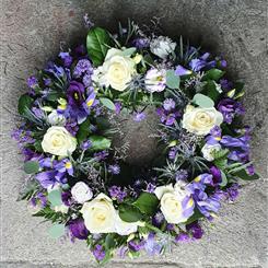 Blue and white wreath W186