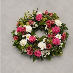 Rosy Comfort Wreath Wreath W175